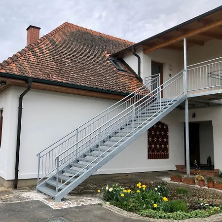Ferienwohnung Stadtflair Und Landvergnuegen Apartment Fuerstenfeld
